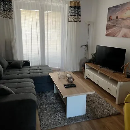 Krasny “silvia” شقة